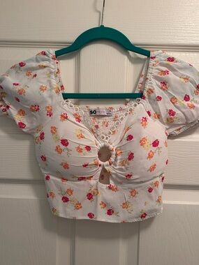SO White Floral Ring-Front Crop Top with Pink & Orange Flowers